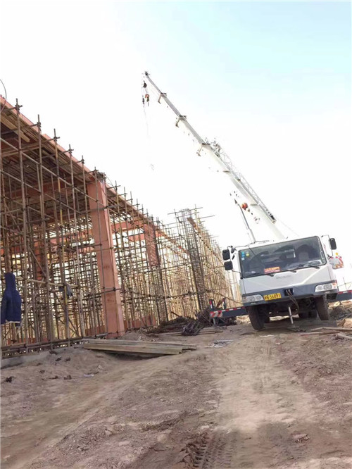 灵山县吊车作业的安全注意事项有哪些？